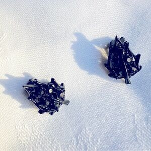 Japanned Jet Black enamel clip-on Earrings rhinestones Leaf vintage 1960s